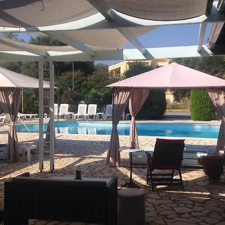 Lägenhetshotell Athina 3*